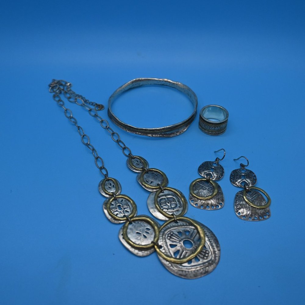 Matching, neklace, earrings, bracelet and ring in silver and gold.